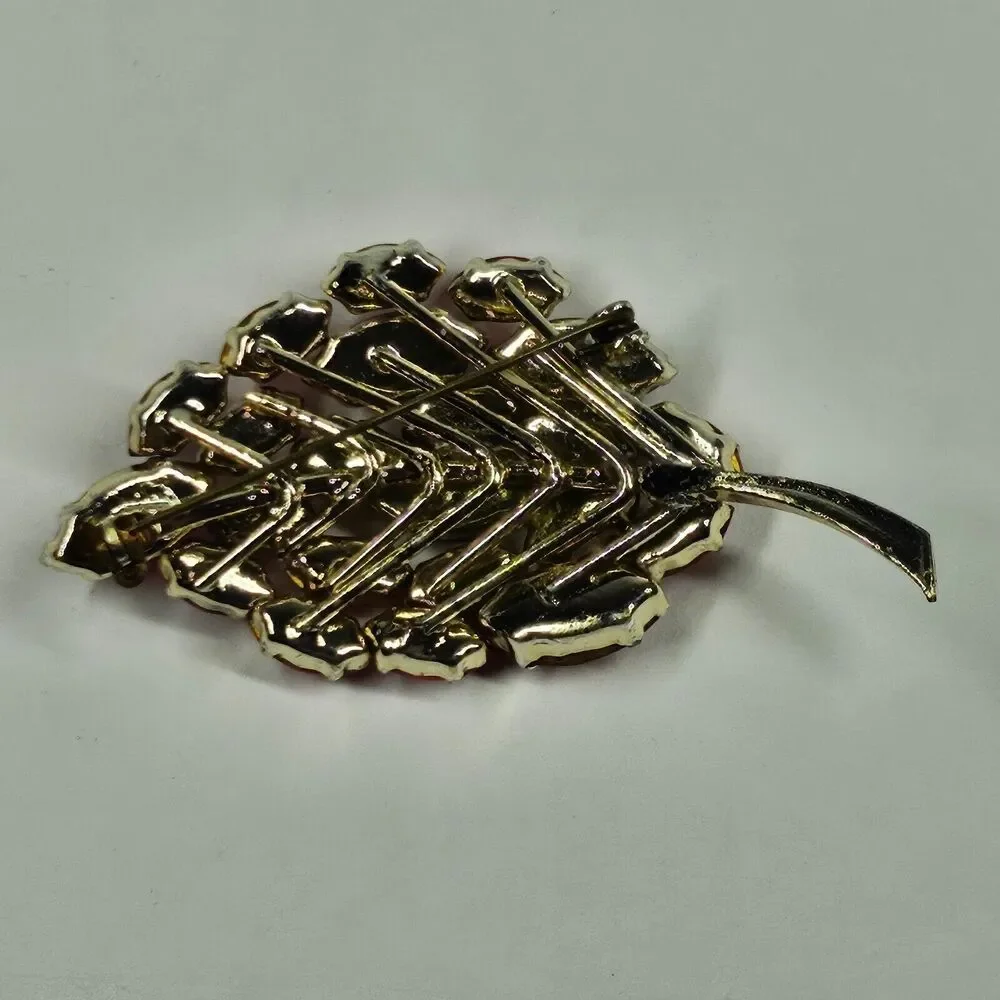 Rhinestone Leaf Pin Pink Red Goldtone Vintage MCM Brooch - Picture 6 of 8